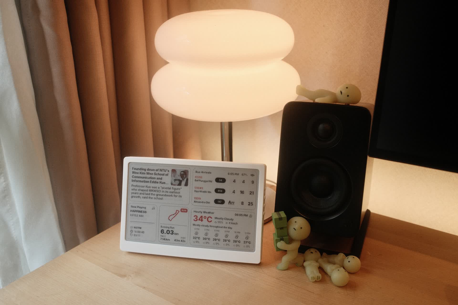 A refined desktop display that keeps your routines informed without visual clutter.