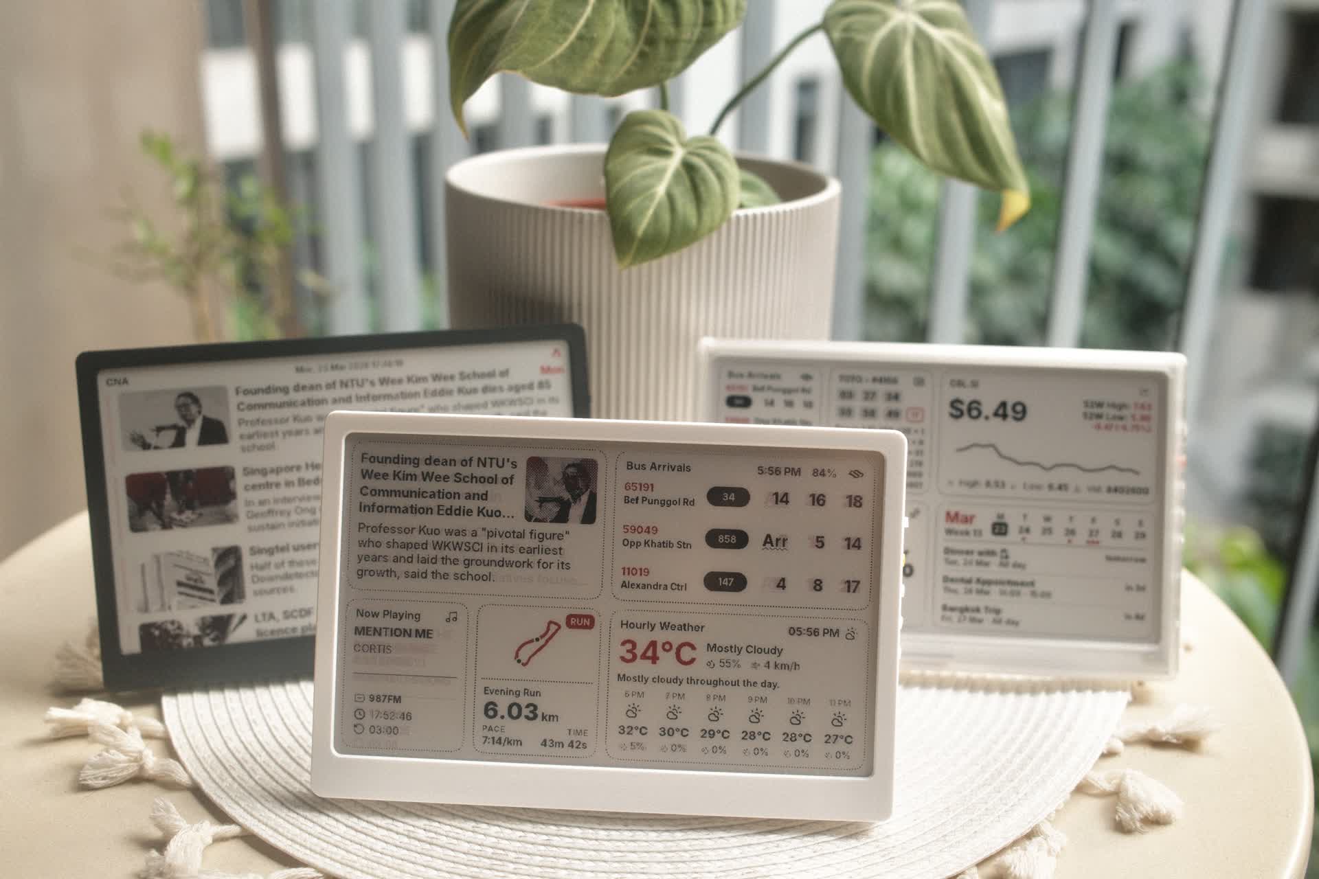 A closer look at how multiple Glint displays can be styled as one cohesive setup.